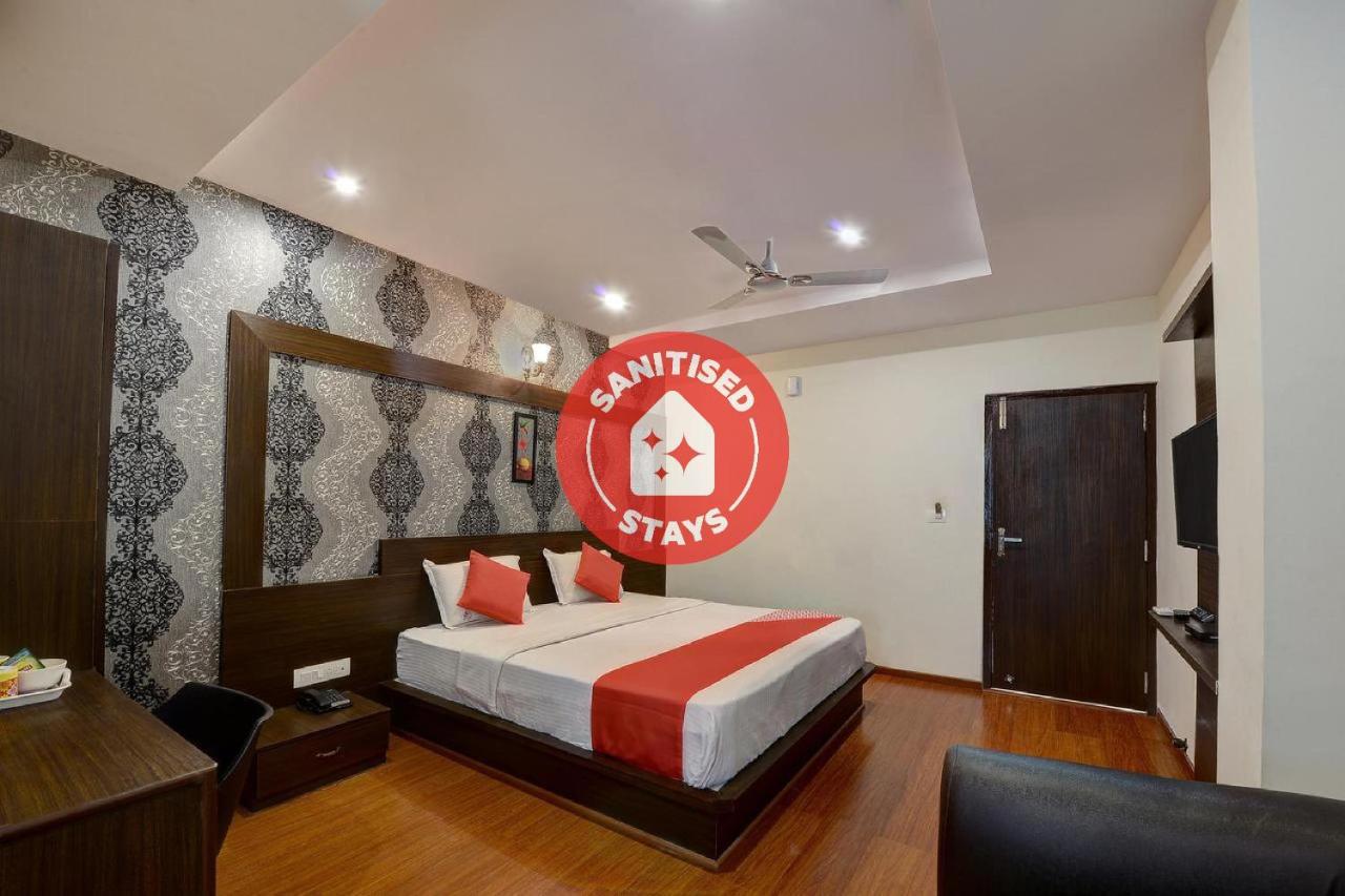 Capital O Hotel Samanvi International Belur  Buitenkant foto