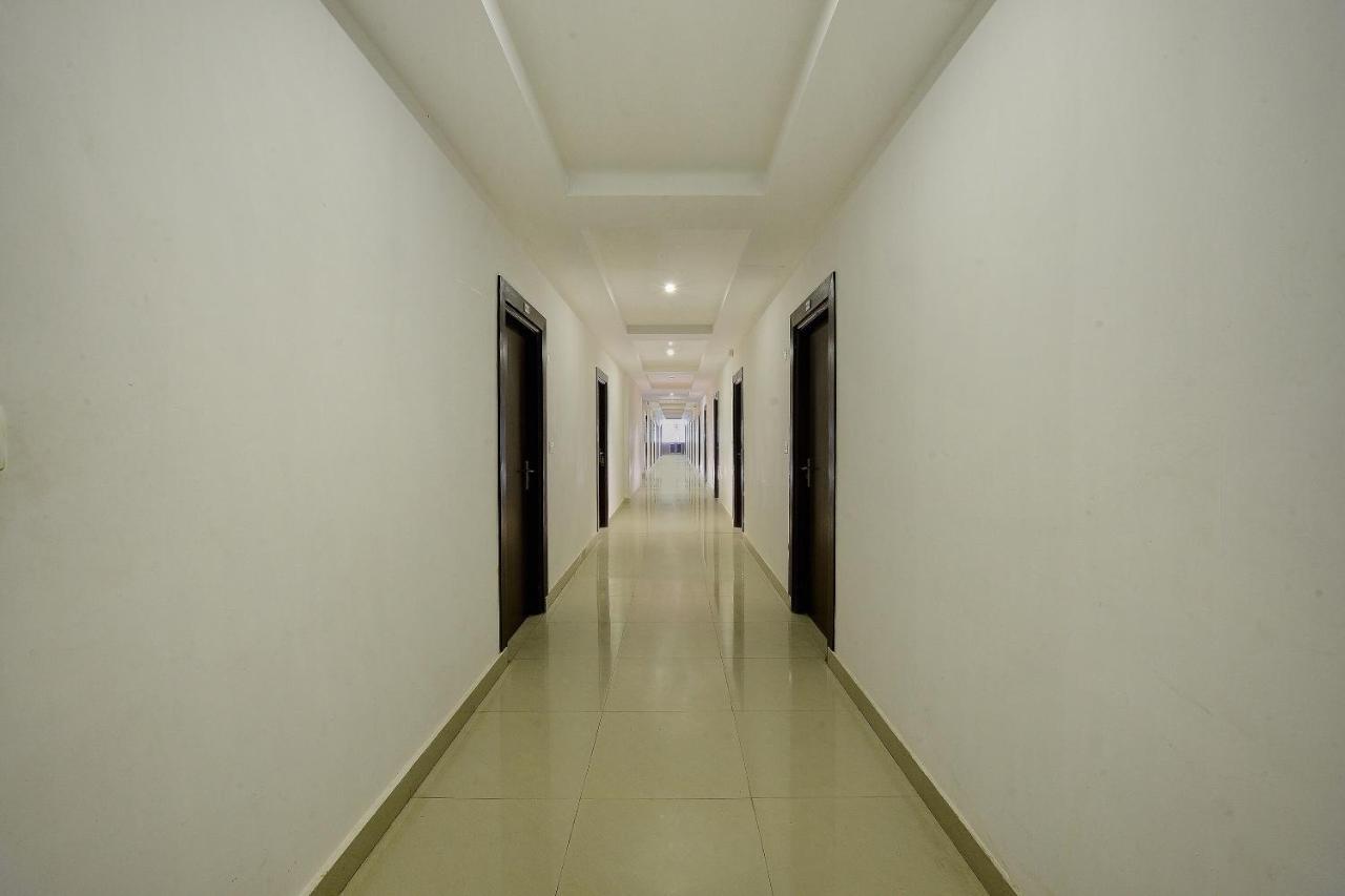 Capital O Hotel Samanvi International Belur  Buitenkant foto