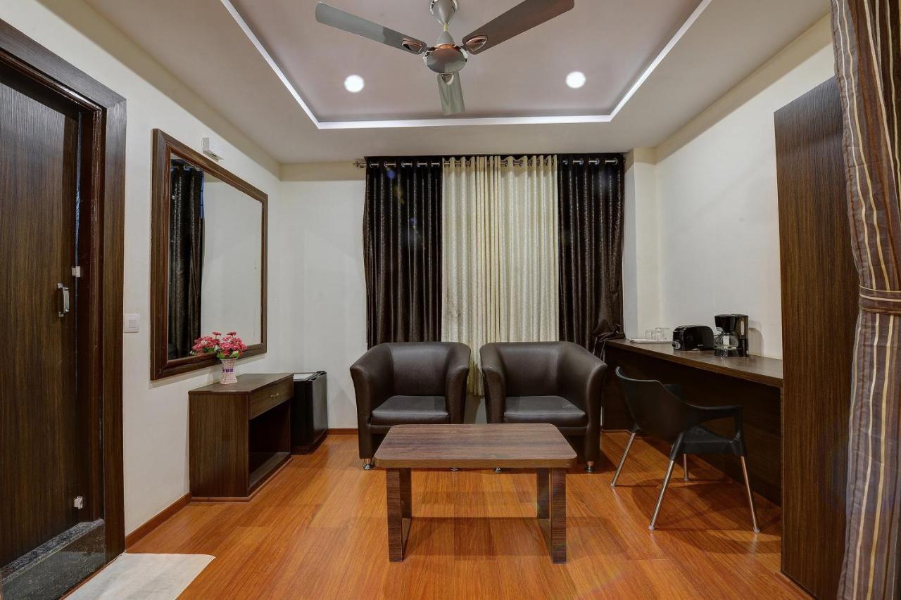 Capital O Hotel Samanvi International Belur  Buitenkant foto