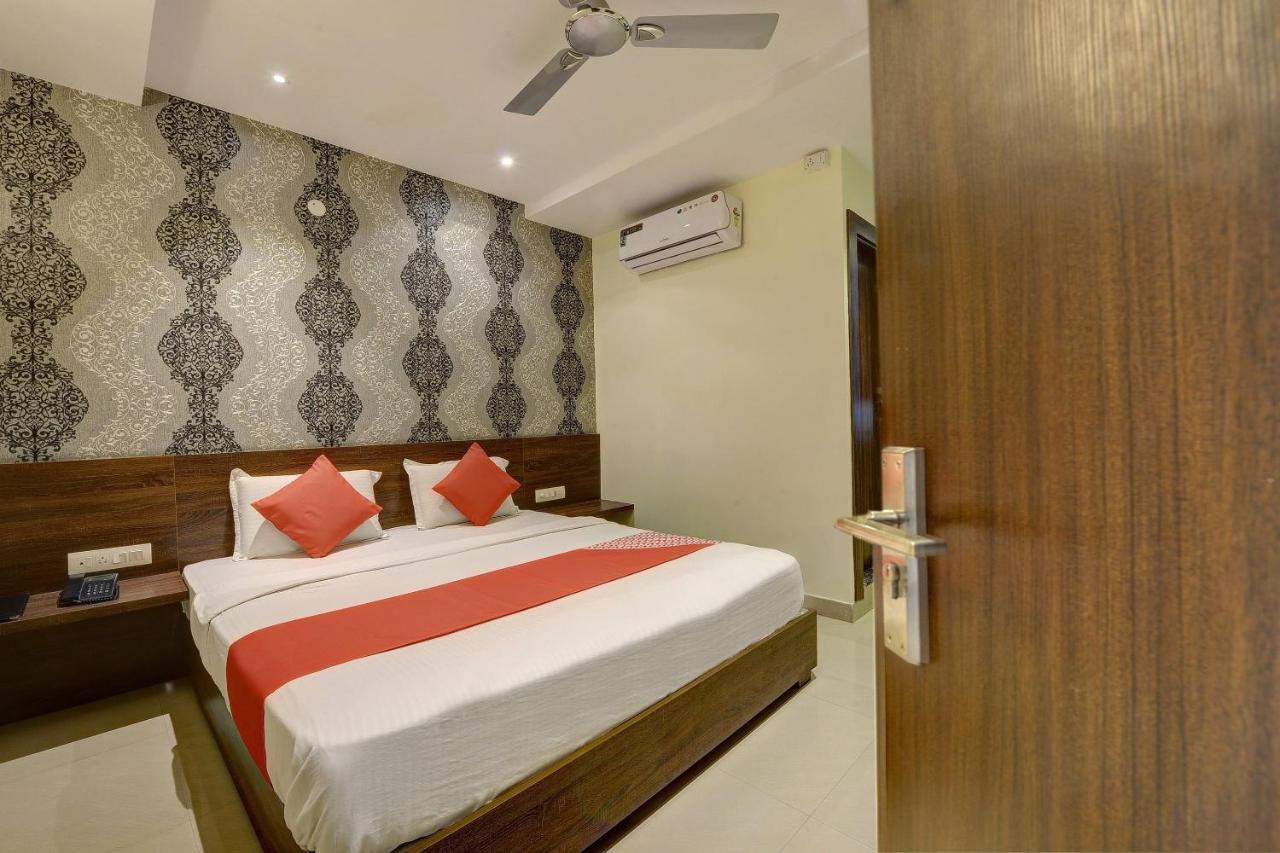 Capital O Hotel Samanvi International Belur  Buitenkant foto