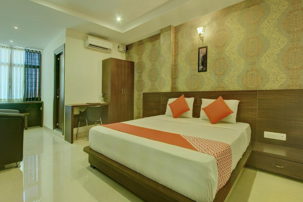 Capital O Hotel Samanvi International Belur  Buitenkant foto