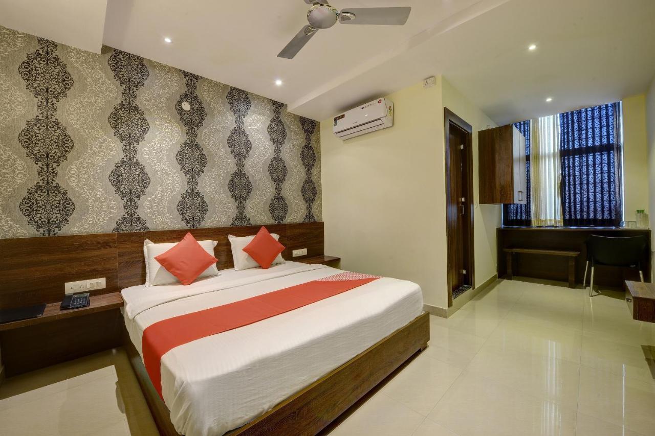 Capital O Hotel Samanvi International Belur  Buitenkant foto