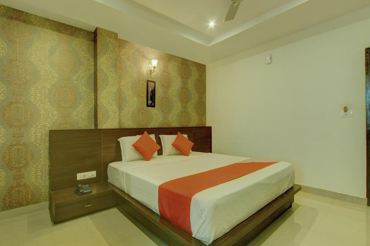 Capital O Hotel Samanvi International Belur  Buitenkant foto