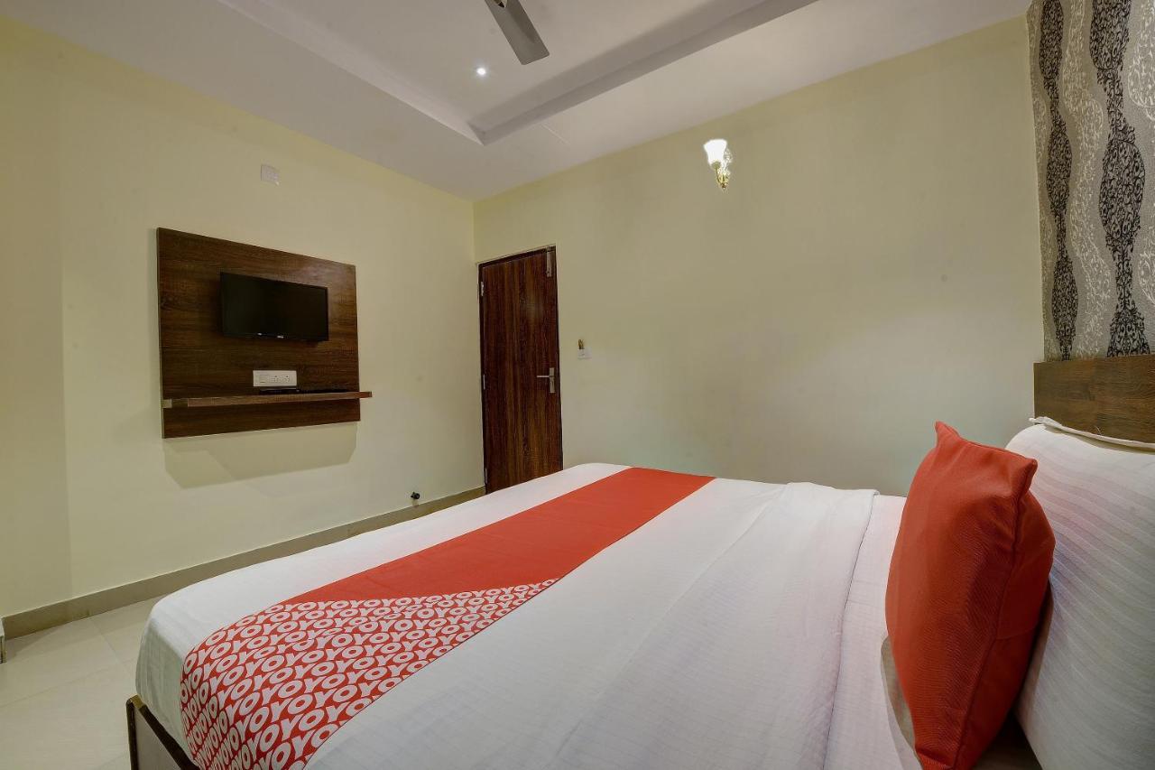 Capital O Hotel Samanvi International Belur  Buitenkant foto