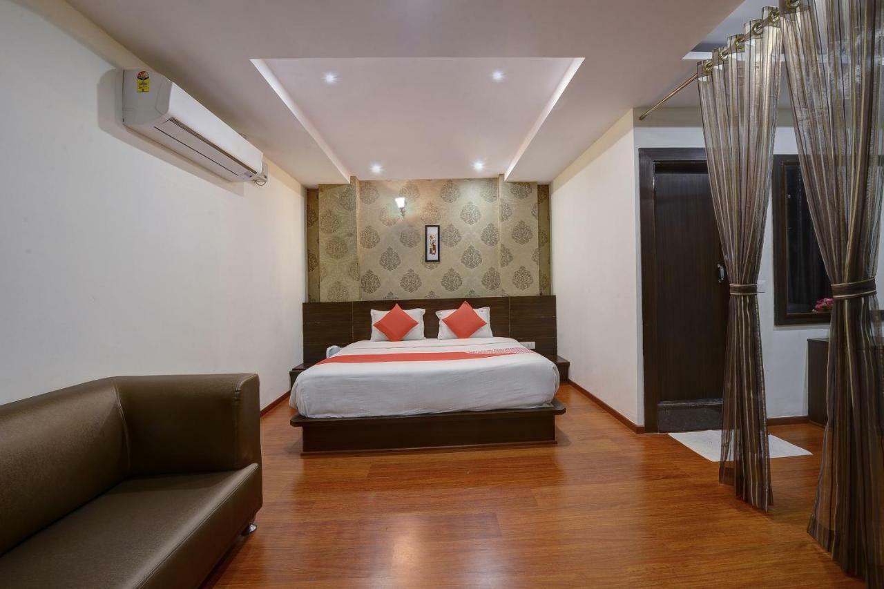 Capital O Hotel Samanvi International Belur  Buitenkant foto